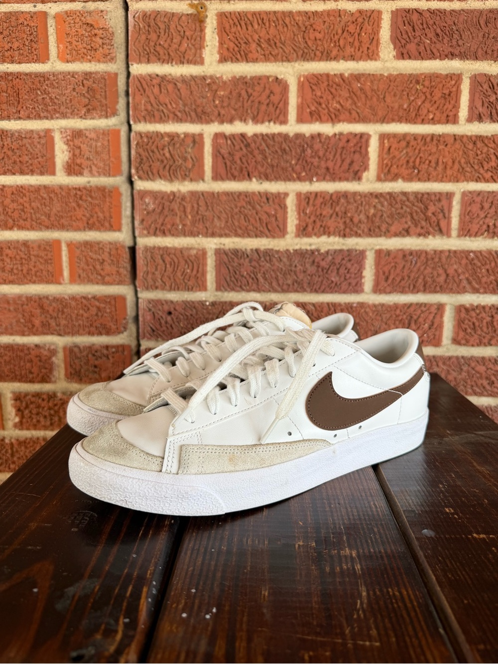 Nike Low-Top Sneakers White with Brown Swoosh